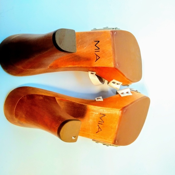 Super cute Mia clog sandals! - Picture 5 of 6
